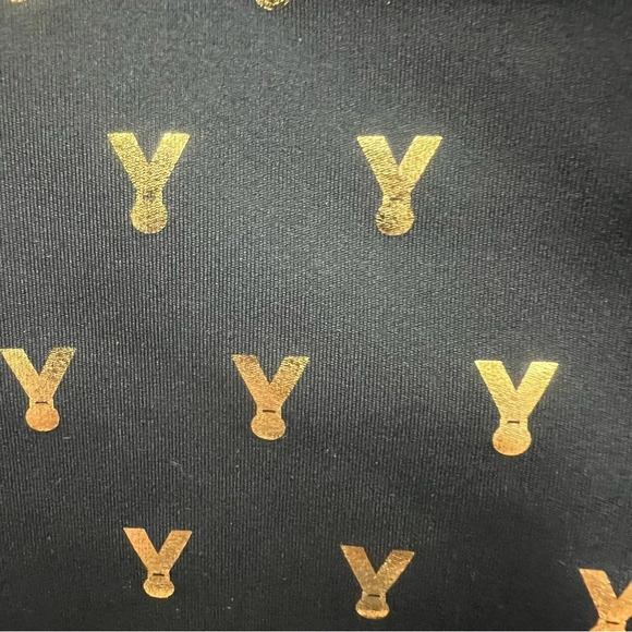 Oiselle Gold Mettle short shorts, with metallic medal pattern size medium - Picture 4 of 9